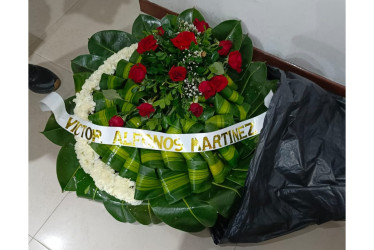 Uno de los 2 ramos que le llegaron al hombre que dice estar amenazado.