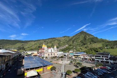 Foto | Julián Ramírez | LA PATRIA La caseta se encuentra levantada desde hace por lo menos un mes afeando el que fue considerado en su momento el parque más bello de Caldas.