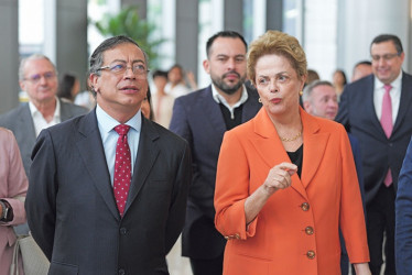 Foto | EFE | LA PATRIA Gustavo Petro cerró ayer su visita a China presentando la solicitud formal para ingresar al Nuevo Banco de Desarrollo de los BRICS.