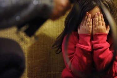 Le decía que "si hablaba o decía algo las clases de patinaje podrían acabarse". Ella ama ese deporte.