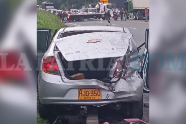 En el choque, que ocurrió en la tarde de este domingo, tres ocupantes resultaron gravemente lesionados.
