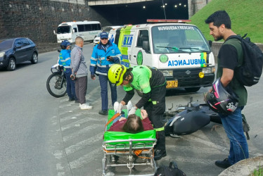 En el sector de la Autónoma, dos motos chocaron y una persona sufrió heridas.