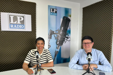 Ana María Moreno y Alejandro Morales, de la Academia Diplomática Augusto Ramírez Ocampo.