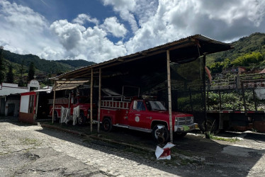 La actual sede presentaba fallas y por eso debieron demoler gran parte para evitar accidentes.