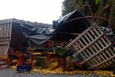 El accidente en la vía Manizales-Bogotá, que cerró la carretera durante la mañana, ya fue atendido. En Fresno (Tolima) una camioneta rodó tras salirse de la vía.