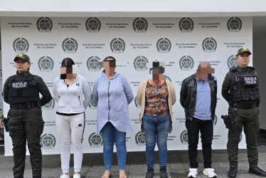 Los cuatro capturados integrarían una banda dedicada a la extorsión telefónica.