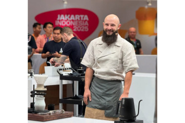  Carlos Escobar Vallejo en el Campeonato Mundial de Cafés Filtrados del 2025 en Jakarta (Indonesia). 
