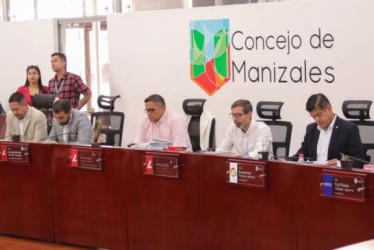 En la sesión estuvo presente parte del gabinete del mandatario y los 19 concejales. 