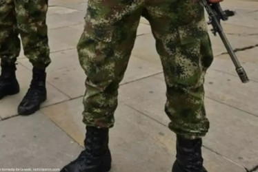 El uniformado fue sentenciado a 43 meses de prisión tras hurtar un fusil Galil, cartuchos y equipo táctico con intención de venderlos a un particular. 