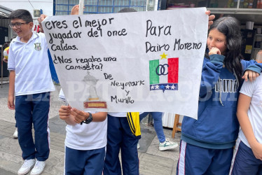Este es uno de los mensajes que los estudiantes en Aranzazu hicieron para recibir a Dayro Moreno. El goleador visita este martes el municipio.