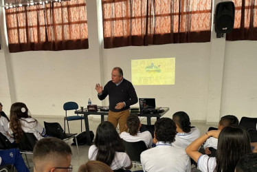 Docente del Instituto Chipe, de Manizales, imparte una de sus clases. 