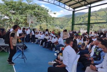 En el Polideportivo El Llano de Marmato se convocó a la comunidad para hablar del proyecto. 