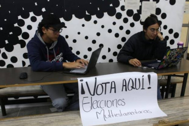  Foto I Cortesía LA PATRIA  La Universidad de Caldas llevó a cabo el pasado 8 de mayo una jornada democrática con tres procesos electorales simultáneos, en los cuales se eligieron representantes para Mulitiestamentarias, cuerpos colegiados y se realizó una consulta para la Decanatura de la Facultad de Inteligencia Artificial e Ingenierías.