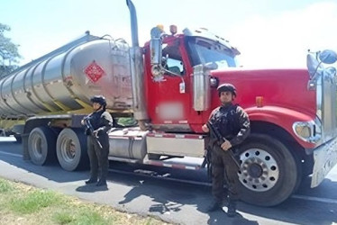 El capturado llenó de gasolina un carro propiedad de la empresa para la que trabajaba, al parecer, sin autorización.