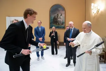 El mejor tenista del mundo en la actualidad, Jannik Sinner, visitó al papa León XIV en el Vaticano.