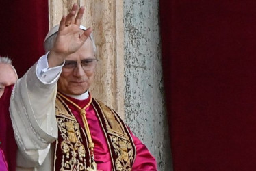 Robert Francis Prevost, oriundo de Estados Unidos, fue elegido ayer por los cardenales como el nuevo papa y será conocido como León XIV.