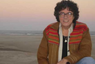 Piero es un cantante de nacionalidad Italiana, pero criado y radicado en Argentina que cuenta con 80 años. 