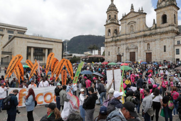 Integrantes de sindicatos, centrales obreras y simpatizantes del Gobierno del presidente de Colombia, Gustavo Petro