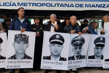 En la plazoleta del Comando de la Policía Metropolitana de Manizales se realizó la actividad este martes, 6 de mayo. 