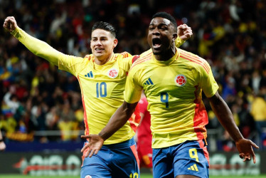 James Rodríguez y Jhon Córdoba, dos de los convocados a la Selección Colombia.