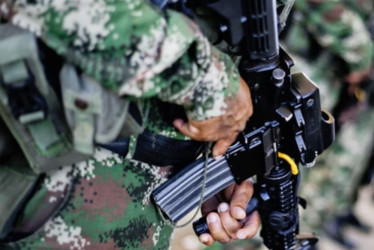 Soldado se ausentó del Batallón de Alta Montaña No. 5 llevando consigo un fusil Galil, 270 cartuchos calibre 5.56 y 7.62 mm, 5 proveedores y un casco blindado Kevlar