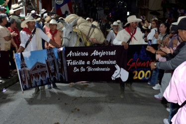 Comerciantes les hacen calle de honor a los arrieros. Nueve de 11 negociantes consultados en el Norte de Caldas, beneficiados por el recorrido de unos 1.300 muleros que viajaron desde Antioquia.