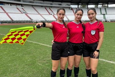 La Universidad Tecnológica de Pereira reconoció a las trillizas Vásquez por su rendimiento académico y su dedicación al arbitraje profesional 