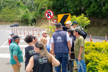 Instalaron la señalización en el cruce de Guayabal, en Chinchiná (Caldas), para indicar que se construirá la intersección en este punto de la doble calzada entre Manizales y Pereira.
