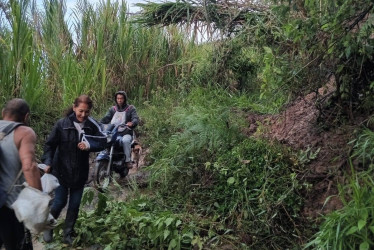 De vías habilitadas a caminos de herradura. Los derrumbes en un municipio de Risaralda afectan rutas veredales que ya presentaban deterioro.