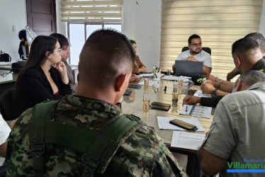 Un resumen de noticias de municipios de Caldas incluye acciones por la seguridad, por el mejor transporte y reparación de vías. Además, campañas contra el dengue y la fiebre amarilla. 