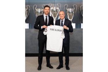Xavi Alonso, nuevo entrenador del Real Madrid, y Florentino Pérez.