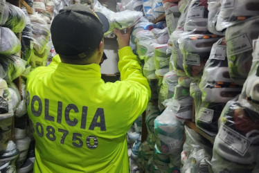En Pereira incautaron 2.879 pares de zapatillas que entraron al país como contrabando. 