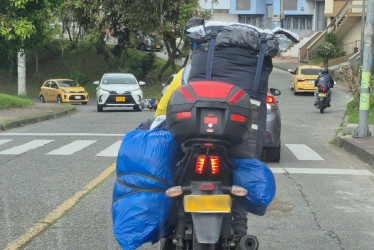  La norma permite llevar en motos algunos elementos o equipaje, siempre y cuando no afecten la maniobrabilidad,