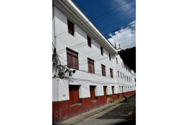 Esta es la edificación de la antigua sede de la Normal Superior María Escolástica de Salamina.