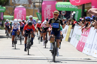 Diana Peñuela (Team Sistecrédito), ganadora de la tercera etapa de la Vuelta a Colombia Femenina 2025, que terminó este jueves en Buga. 