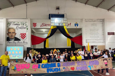 El auditorio estuvo decorado para la ocasión, con colores y mucho entusiasmo.