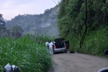 El hallazgo del cadáver se hizo en la vereda el Salado de Pereira, a pocos metros de la vía que comunica a la capital risaraldense con Armenia. 
