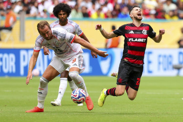 Harry Kane del Bayern Munich (izq.) y Jorginho del Flamengo (der.) en acción durante el partido de la Copa Mundial de Clubes de la FIFA 2025 entre CR Flamengo y FC Bayern Munchen, en Miami, Florida, EE.UU., el 29 de junio de 2025.