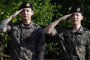 Foto | Cortesía | LA PATRIA  Hoy en la mañana salieron del servicio militar obligatorio Jungkook y Jimin. Solo falta Suga, que sale en 10 días.  