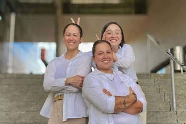 De izquierda a derecha Elizabeth Castañeda, Lina Brito y Laura Vargas. Las apreciaciones del jurado del Festival de Música Andina Mono Núñez fueron positivas y no les hicieron ninguna corrección, según Lina Brito. 