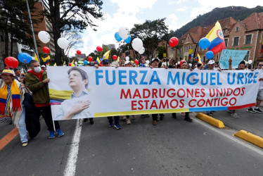 La Marcha del silencio, que se cumplió este domingo, fue convocada tras el atentado en el que fue gravemente herido el pasado 7 de junio el senador y precandidato presidencial Miguel Uribe Turbay, y tras la oleada terrorista que tres días después dejó ocho muertos y más de 80 heridos en el suroeste del país. 