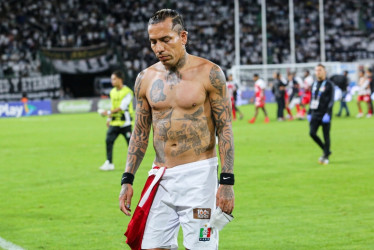 Dayro Moreno y su gesto al salir de la grama del Palogrande. El Once Caldas perdió 1-2 con Independiente Santa Fe.