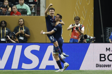 Joao Neves del Paris Saint-Germain (izq.) celebra con su compañero de equipo Fabián Ruiz, quien lo ayudó en el gol 2-0 durante el partido de la Copa Mundial de Clubes de la FIFA 2025 entre Paris Saint-Germain e Inter Miami CF en Atlanta, Georgia, EE. UU., el 29 de junio de 2025.