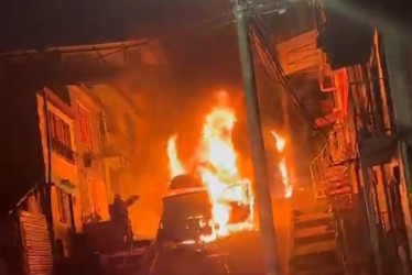 El carro quedó con pérdida total. Atendió Bomberos 