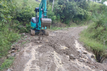 Los derrumbes habían frenado la ruta escolar desde mediados de mayo. La Gobernación despejó los deslizamientos y el colegio pudo regresar a clases en el Norte de Caldas.