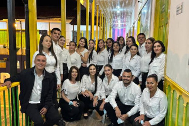 Funcionarios de la Alcaldía de Aguadas, en el norte de Caldas, se unieron para festejar el Día a los maestros. Entre ceremonias y tarjetas de felicitación pasa el homenaje a los docentes, en mayo e inclusive en junio. 