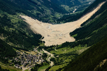  Blatten, el pueblo de los Alpes suizos que el pasado 28 de mayo quedó totalmente destruido por una avalancha.