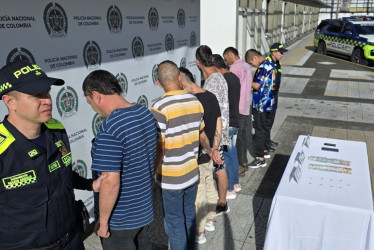 Los delincuentes son señalados de suministrar estupefacientes a menores de edad y afectar dos entornos escolares.