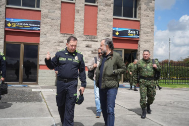 El ministro del Interior, Armando Benedetti, este lunes saliendo desde Bogotá para Popayán.