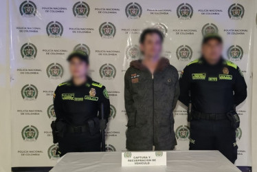 El supuesto ladrón, natural de Manizales, terminó capturado en el puente helicoidal.